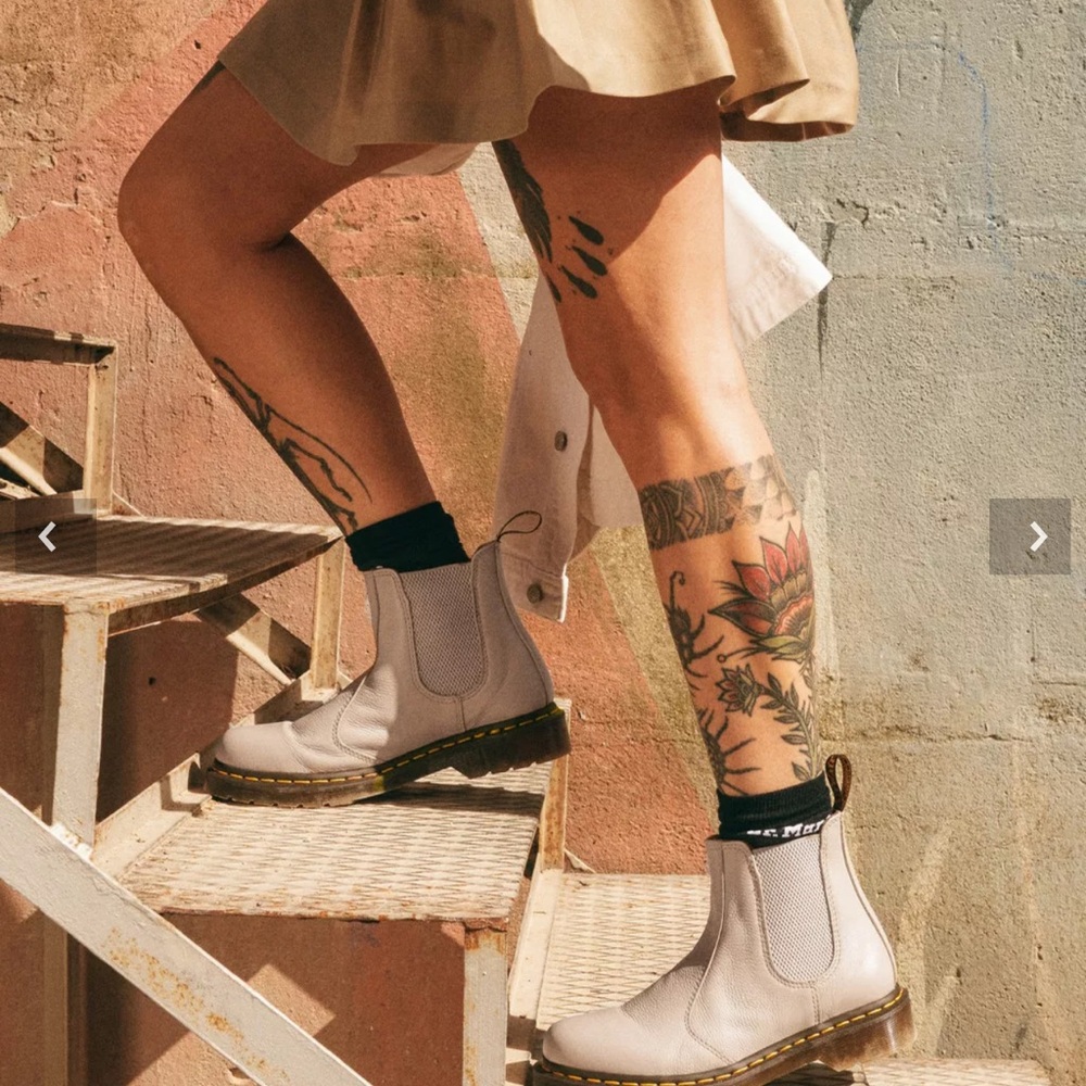 Dr. Martens Chelsea 2976 Virginia Boot - Picture 9 of 15